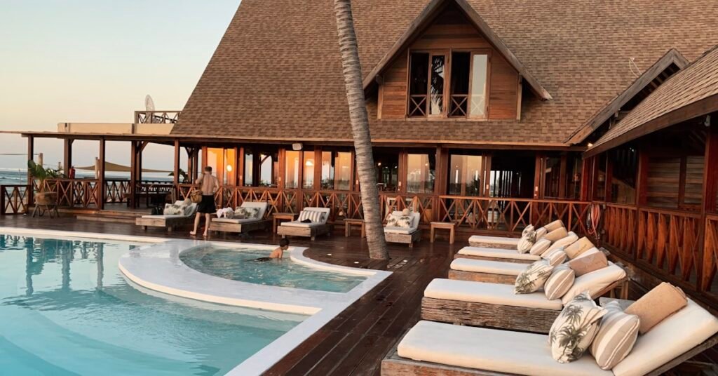 Booking مقابل Airbnb: أيهما أفضل لإقامتك؟ — Booking vs Airbnb عربي